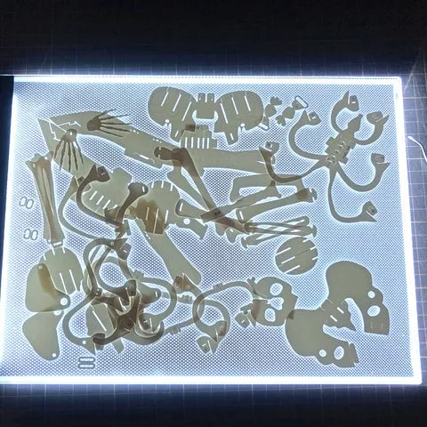 完成した部品群